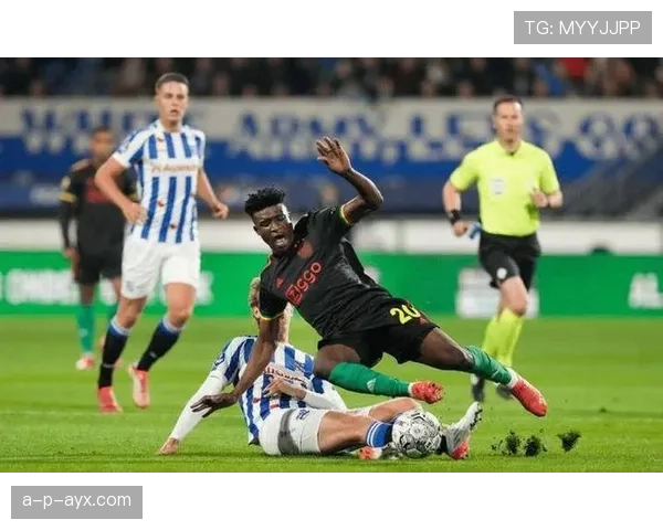 海伦芬防守稳固,持续提升联赛竞争力引关注 海伦芬防守稳固,持续提升联赛竞争力引关注