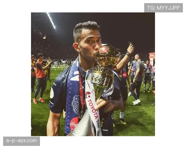 泰国队勇夺泰超冠军，团结铸就荣耀巅峰