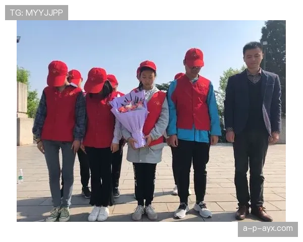 柳雅慧手里那只包的价签比我一个月工资还高，路人默哀中