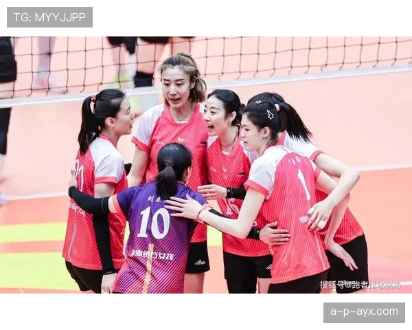 李盈莹练完一身汗，下一秒手腕那块表把我工资秒成配件